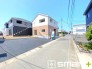 ～十分な広さのある前面道路～
・前面道路は約４ｍございますので、お車でのすれ違いも可能で余計なストレスがかかりません。
・日々お車での移動が多い方には大切なポイントですね。
