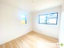 ～２面採光の明るいお部屋～
・洋室は２面採光とする事で穏やかな陽の入る明るい空間となっております。
・くつろぎのプライベート時間を明るい空間で穏やかにお過ごしいただけます。