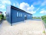 ～広々したお庭のある邸宅～
・余裕の敷地には広いお庭もご用意。
・ガーデニングや安らぎの空間として、倉庫を置いたりと様々な活用が可能です。
・人工芝の敷設などもお気軽にご相談くださいませ。
