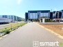 ～閑静な住宅街の立地～
・周辺は閑静な住宅街となっておりますので、静かな暮らしをご実現いただけます。
・前面道路の交通量も多くないので、小さなお子様がいるご家庭でもご安心ですね。
