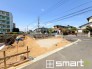 ～開放感ある角地のお住まい～
・２方向が空く事で開放感のある角地に位置しております。
・窮屈な感じが無く、ゆったりと暮らせるこの魅力をぜひ現地でご体感くださいませ。
