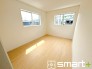 ～２面採光の明るいお部屋～
・洋室は２面採光とする事で穏やかな陽の入る明るい空間となっております。
・くつろぎのプライベート時間を明るい空間で穏やかにお過ごしいただけます。
