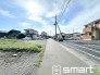 ～閑静な住宅街の立地～
・周辺は閑静な住宅街となっておりますので、静かな暮らしをご実現いただけます。
・前面道路の交通量も多くないので、小さなお子様がいるご家庭でもご安心ですね。
