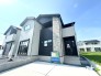 ～閑静な住宅街の立地～
・周辺は閑静な住宅街となっておりますので、静かな暮らしをご実現いただけます。
・前面道路の交通量も多くないので、小さなお子様がいるご家庭でもご安心ですね。
