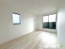 ～２面採光の明るいお部屋～
・洋室は２面採光とする事で穏やかな陽の入る明るい空間となっております。
・くつろぎのプライベート時間を明るい空間で穏やかにお過ごしいただけます。
