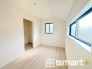 ～２面採光の明るいお部屋～
・洋室は２面採光とする事で穏やかな陽の入る明るい空間となっております。
・くつろぎのプライベート時間を明るい空間で穏やかにお過ごしいただけます。