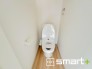 ～やはり便利なタンク式トイレ～
・最近はタンクレストイレもございますが、タンク式の場合は停電時もお水を流すことが可能。
・故障時なども比較的費用が安くなるなど、メリットが多くなります。
