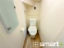 ～埋め込み式の収納～
・トイレットペーパーを収納できる埋め込み式のトイレ収納。
・床に置かなくて済むので掃除も楽々です。

