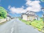 ～閑静な住宅街の立地～
・周辺は閑静な住宅街となっておりますので、静かな暮らしをご実現いただけます。
・前面道路の交通量も多くないので、小さなお子様がいるご家庭でもご安心ですね。
