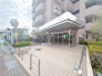 ～管理の行き届いたエントランス～
・お住まいの「顔」でもあるエントランス。管理会社の方でしっかりと管理されております。
・ぜひ現地でご体感くださいませ。
