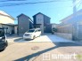 ～閑静な住宅街の立地～
・周辺は閑静な住宅街となっておりますので、静かな暮らしをご実現いただけます。
・前面道路の交通量も多くないので、小さなお子様がいるご家庭でもご安心ですね。
