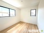～２面採光の明るいお部屋～
・洋室は２面採光とする事で穏やかな陽の入る明るい空間となっております。
・くつろぎのプライベート時間を明るい空間で穏やかにお過ごしいただけます。
