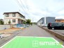 ～閑静な住宅街の立地～
・周辺は閑静な住宅街となっておりますので、静かな暮らしをご実現いただけます。
・前面道路の交通量も多くないので、小さなお子様がいるご家庭でもご安心ですね。
