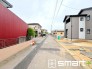 ～閑静な住宅街の立地～
・周辺は閑静な住宅街となっておりますので、静かな暮らしをご実現いただけます。
・前面道路の交通量も多くないので、小さなお子様がいるご家庭でもご安心ですね。
