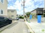 ～閑静な住宅街の立地～
・周辺は閑静な住宅街となっておりますので、静かな暮らしをご実現いただけます。
・前面道路の交通量も多くないので、小さなお子様がいるご家庭でもご安心ですね。
