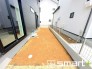～お庭もある余裕の敷地～
・広々した敷地にはお庭もご用意。お庭があるだけで余裕を感じますね。
・防草シートや人工芝の敷設などのオプションもお気軽にご相談くださいませ。
