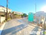 ～閑静な住宅街の立地～
・周辺は閑静な住宅街となっておりますので、静かな暮らしをご実現いただけます。
・前面道路の交通量も多くないので、小さなお子様がいるご家庭でもご安心ですね。
