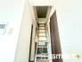 ～小屋裏収納のあるお住まい～
・本来デッドスペースとなる小屋裏も無駄にせず収納をご用意。
・普段使わない物や、取っておきたい箱や段ボールなどの置場としてご活用いただけます。
