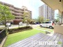～お庭もある余裕の敷地～
・広々した敷地にはお庭もご用意。お庭があるだけで余裕を感じますね。
・防草シートや人工芝の敷設などのオプションもお気軽にご相談くださいませ。

