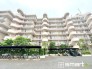 ～堂々とした大型のマンション～
・総戸数の多い大型のマンションですので、外観の迫力もあり誇りに思えるようなお住まいとなっております。
・ぜひ現地でご体感くださいませ。
