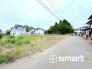 ～閑静な住宅街の立地～
・周辺は閑静な住宅街となっておりますので、静かな暮らしをご実現いただけます。
・前面道路の交通量も多くないので、小さなお子様がいるご家庭でもご安心ですね。
