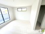 ～２面採光の明るいお部屋～
・洋室は２面採光とする事で穏やかな陽の入る明るい空間となっております。
・くつろぎのプライベート時間を明るい空間で穏やかにお過ごしいただけます。

