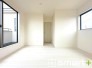 ～２面採光の明るいお部屋～
・洋室は２面採光とする事で穏やかな陽の入る明るい空間となっております。
・くつろぎのプライベート時間を明るい空間で穏やかにお過ごしいただけます。
