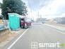 2号棟 ～閑静な住宅街の立地～
・周辺は閑静な住宅街となっておりますので、静かな暮らしをご実現いただけます。
・前面道路の交通量も多くないので、小さなお子様がいるご家庭でもご安心ですね。
