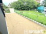 ～広々したお庭のある邸宅～
・余裕の敷地には広いお庭もご用意。
・ガーデニングや安らぎの空間として、倉庫を置いたりと様々な活用が可能です。
・人工芝の敷設などもお気軽にご相談くださいませ。
