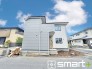 ～閑静な住宅街の立地～
・周辺は閑静な住宅街となっておりますので、静かな暮らしをご実現いただけます。
・前面道路の交通量も多くないので、小さなお子様がいるご家庭でもご安心ですね。
(１号棟)