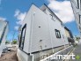 2号棟 ～閑静な住宅街の立地～
・周辺は閑静な住宅街となっておりますので、静かな暮らしをご実現いただけます。
・前面道路の交通量も多くないので、小さなお子様がいるご家庭でもご安心ですね。
