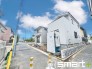 2号棟 ～十分な広さのある前面道路～
・前面道路は約４ｍございますので、お車でのすれ違いも可能で余計なストレスがかかりません。
・日々お車での移動が多い方には大切なポイントですね。
