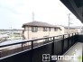 ～洗濯物も干しやすいバルコニー～
・陽当たり良好な南側のバルコニーは２部屋から出入りができて毎日のお洗濯も快適。
・テラス屋根等のオプションもお気軽にご相談くださいませ。

