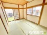 ～「和みの部屋」和室をご用意～
・ゴロンと寝転がったり、お子様のいるご家庭ではお子様を寝かしつけたり、などご活用いただける和室をご用意。
・やはり畳の香りは心が落ち着きますね。
