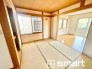 ～「和みの部屋」和室をご用意～
・ゴロンと寝転がったり、お子様のいるご家庭ではお子様を寝かしつけたり、などご活用いただける和室をご用意。
・やはり畳の香りは心が落ち着きますね。
