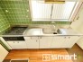 ～リビングを有効活用～
・キッチンは対面式ではなく壁側にございますので、お部屋の中の空間を有効活用できます。
・現地ではぜひ家具の配置などもイメージしながらご見学くださいませ。
