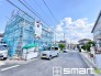 ～閑静な住宅街の立地～
・周辺は閑静な住宅街となっておりますので、静かな暮らしをご実現いただけます。
・前面道路の交通量も多くないので、小さなお子様がいるご家庭でもご安心ですね。
