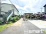 ～閑静な住宅街の立地～
・周辺は閑静な住宅街となっておりますので、静かな暮らしをご実現いただけます。
・前面道路の交通量も多くないので、小さなお子様がいるご家庭でもご安心ですね。
