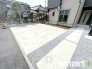 ～駐車場は２台分ご用意～
・駐車場は２台分ございますので、車通勤の方や複数台お持ちの方にもお勧めのお住まいです。
・カーポートなどのオプションもお気軽にご相談くださいませ。
