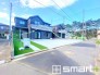 ～閑静な住宅街の立地～
・周辺は閑静な住宅街となっておりますので、静かな暮らしをご実現いただけます。
・前面道路の交通量も多くないので、小さなお子様がいるご家庭でもご安心ですね。
