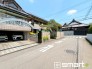 ～十分な広さのある前面道路～
・前面道路は約6ｍございますので、お車でのすれ違いも楽々で余計なストレスがかかりません。
・日々お車での移動が多い方には大切なポイントですね。
