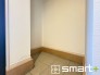 ～収納スペース充実の玄関周り～
・玄関横に土間収納をご用意。ベビーカーやゴルフバッグ、お子様のスポーツ用品など収納可能です。