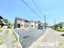 ～閑静な住宅街の立地～
・周辺は閑静な住宅街となっておりますので、静かな暮らしをご実現いただけます。
・前面道路の交通量も多くないので、小さなお子様がいるご家庭でもご安心ですね。(１号棟)
