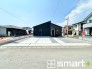 ～閑静な住宅街の立地～
・周辺は閑静な住宅街となっておりますので、静かな暮らしをご実現いただけます。
・前面道路の交通量も多くないので、小さなお子様がいるご家庭でもご安心ですね。
