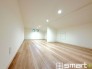 小屋裏収納
～あると嬉しい小屋裏収納付～
・収納としてはもちろん、就寝スペースやお子様の遊び場などにも利用できますね。
・広さも十分で採光も取れるので居室としても利用できます。
(８号棟)
