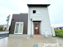 12号棟 ～モダンな印象の外観～
・木目調の外壁アクセントは幅広いテイストにマッチし、住まいに温かみを与えてくれる人気のデザイン。
・見た目に重厚感が生まれ、高級感のある仕様となっております。
