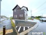～開放感ある角地のお住まい～
・２方向が空く事で開放感のある角地に位置しております。
・窮屈な感じが無く、ゆったりと暮らせるこの魅力をぜひ現地でご体感くださいませ。
