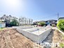 ～閑静な住宅街の立地～
・周辺は閑静な住宅街となっておりますので、静かな暮らしをご実現いただけます。
・前面道路の交通量も多くないので、小さなお子様がいるご家庭でもご安心ですね。
