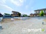 ～閑静な住宅街の立地～
・周辺は閑静な住宅街となっておりますので、静かな暮らしをご実現いただけます。
・前面道路の交通量も多くないので、小さなお子様がいるご家庭でもご安心ですね。
