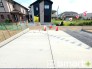 ～ゆとりあるカースペース～
・セカンドカーや来客時にも困らないカースペース２台分は並列駐車可能でお車の出し入れもラクラク。
・カーポートなどのオプションもお気軽にご相談くださいませ。
(１号棟)